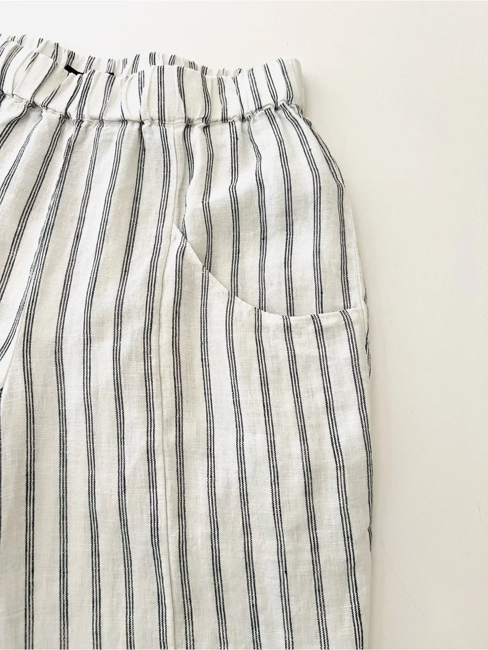 NWT Quince European Linen Tapered Ankle Pants in Oatmeal/Black Pinstripe Size: S